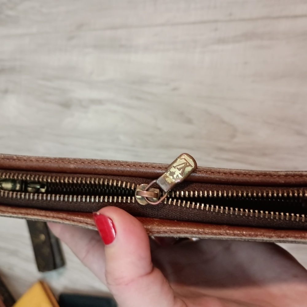 Louis Vuitton Long Round zipper Monogram Wallet - Picture 8 of 14